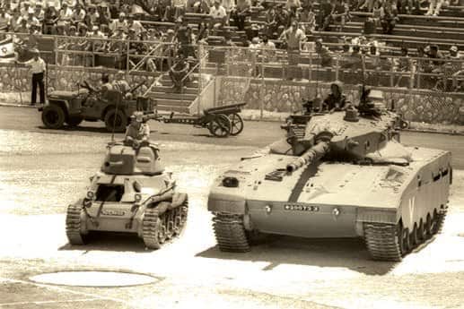 Второй прототип танка «Меркава» и танк «Гочкис»,стадион, Иерусалим,11 мая 1978 г.